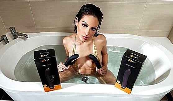 Симпатичную латиночку развели снять на камеру секс, парняга тщательно отодрал ее во все дырки и накончал ей в попку, порно видео