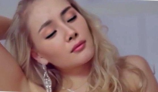 Голые Соло: Misha Cross сверлится с двумя мужиками, порно видео