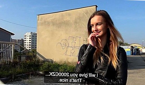 Милую продавщицу трахнули в примерочной, порно видео