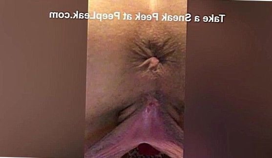 Любители: Избавившись от всех вещей, включая и нижнее белье, красотка расслабилась и помастурбировала, порно видео