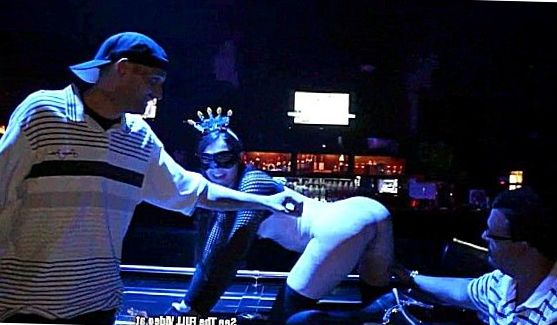 Сучка с удовольствием подставила задницу и получила свою дозу восторга, порно видео