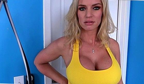 Она надела чулки и туфли на каблуках, отлично трахнулась и сделала минет, порно видео