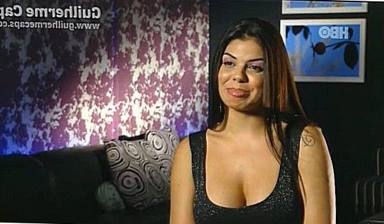 Для начала сучка сделала нежный горловой минет чуваку, который поверг его в неистовое возбуждения и завел по полной программе, а потом миловидная соска, не сдерживая своей тяги к его здоровенному хую, дала оттрахать себя во влажную киску, порно видео
